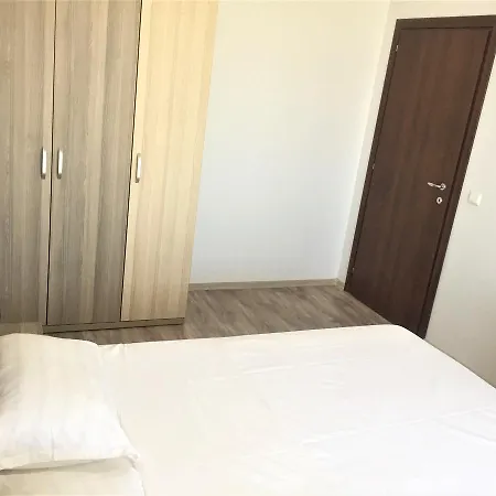 Summerland By The Sea Apartment Mamaia